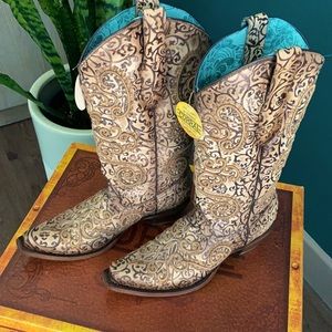 Corral Brown Cráter w/ bone embroidery 💙